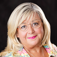 Catherine Roberts Headshot